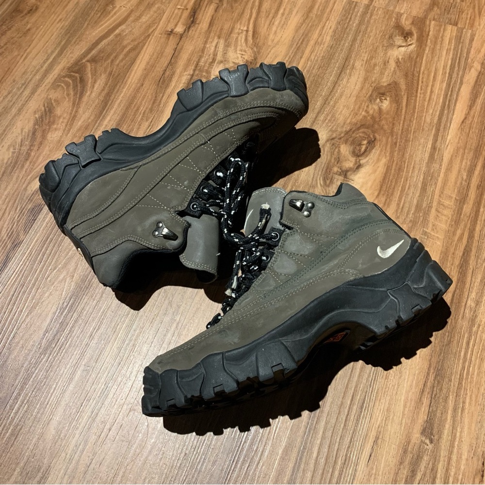 Vintage Nike ACG Mid Hiking Boot Brown Suede Leather Women’s Size 8.5